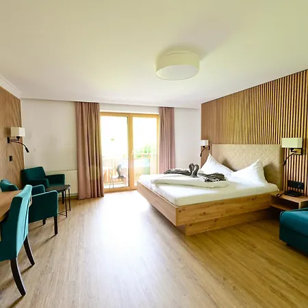 Hofer Superior Hotell 3*