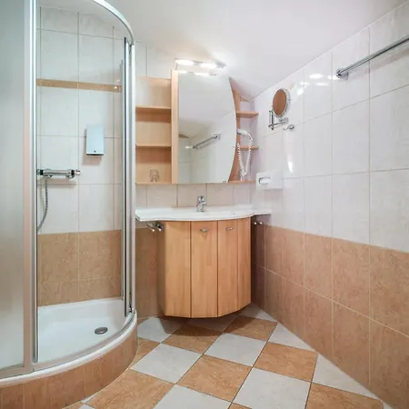Hofer Superior Hotell 3*