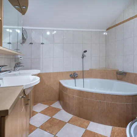 Hofer Superior Hotell Strass im Attergau