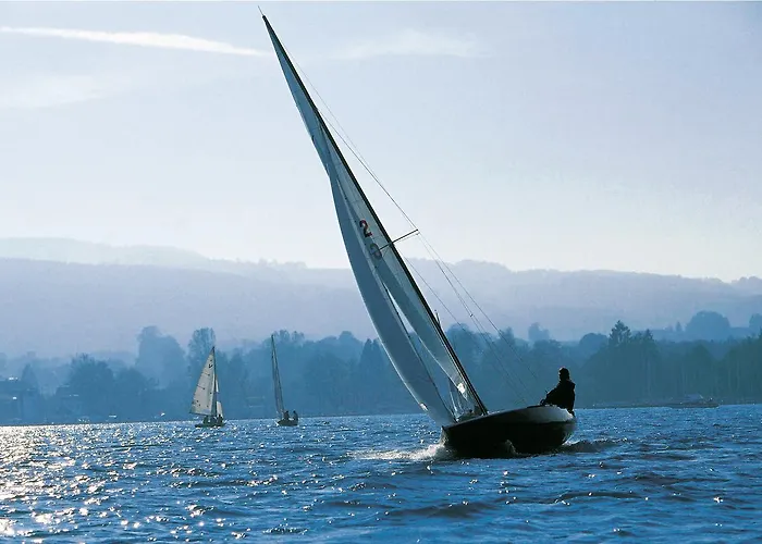 Hofer Superior فندق